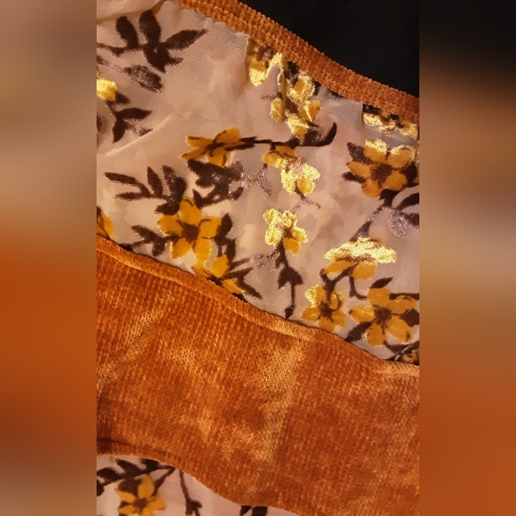 Dor Dor Couture Chenille Floral Burnout Stripe Poncho - Picture 7 of 7